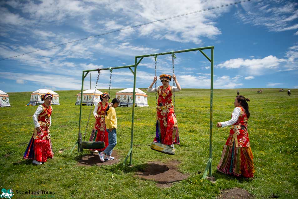 Tibetan ladies from Amdo Tibet, Gansu Tour