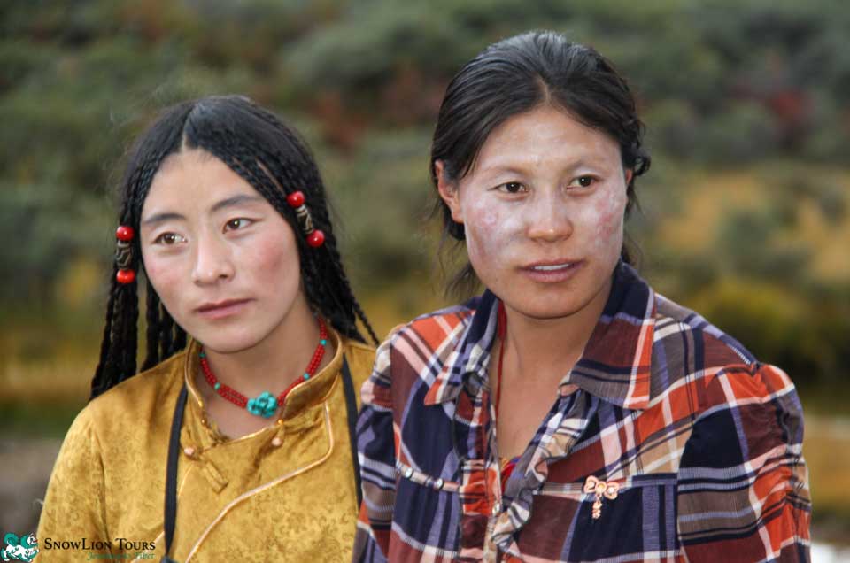 Kham girls in Amdo and Kham Tour in Qinghai