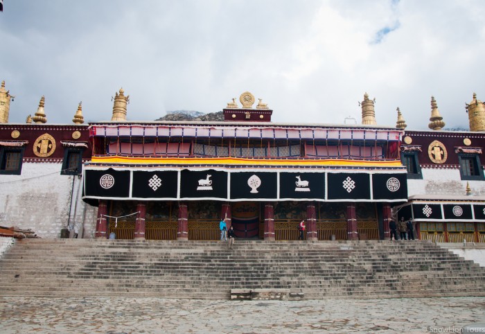 Prayer hall in Drepung monastery