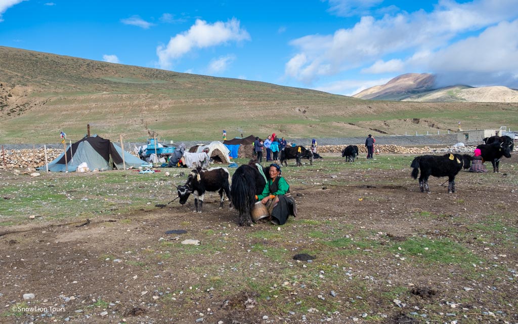 Tibetan nomads on the tour to Mount Kailash