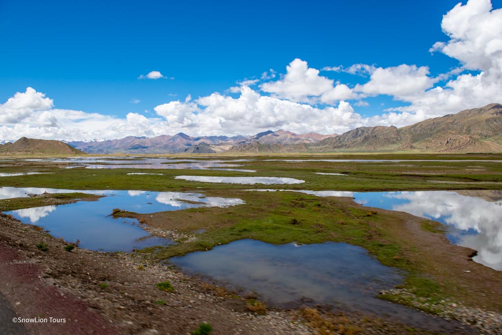 the landscape on the way to Kailash 