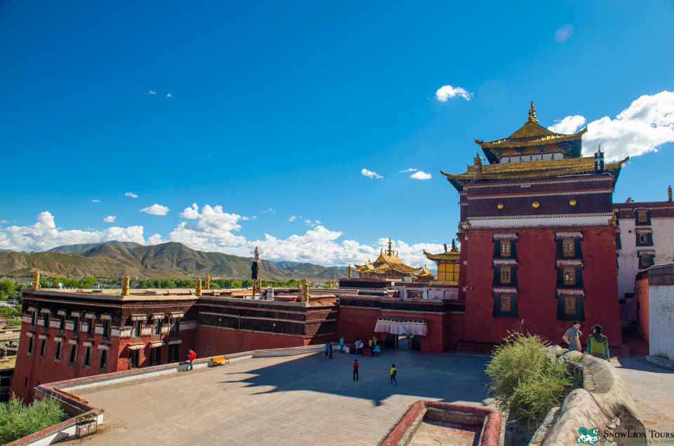 Tashilhunpo Monastery on the tour from Lhasa to Kathmandu. 